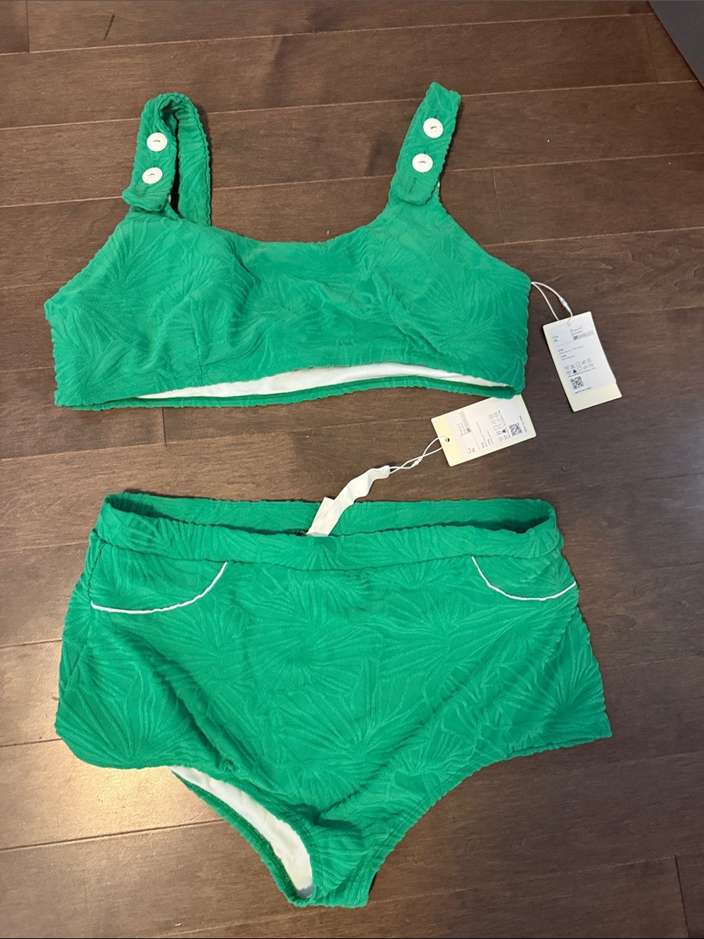 HALARA Green Textured Two-Piece Bikini with Button-Strap Top